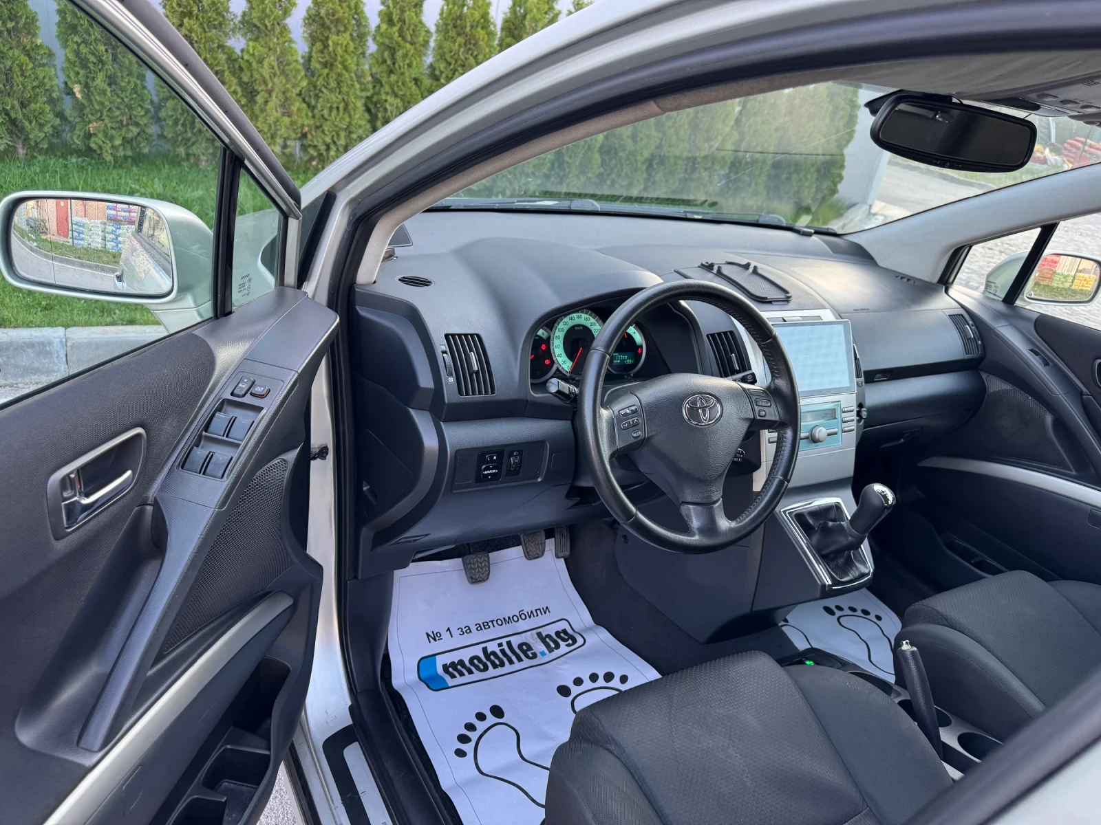 Toyota Corolla verso 2.2D-4D/6ск./6+ 1м/Регистриран/Обслужен!!! - изображение 4