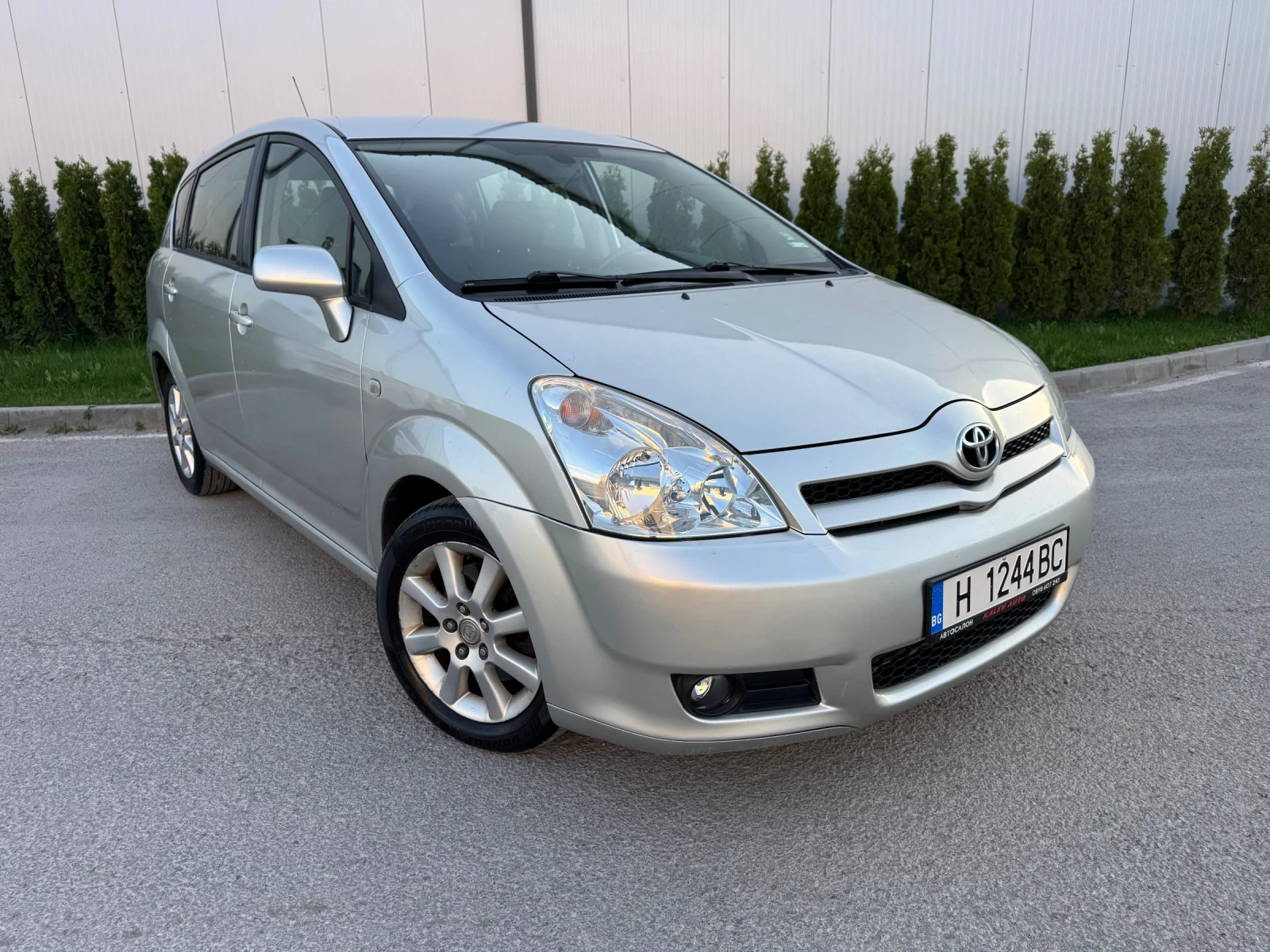 Toyota Corolla verso 2.2D-4D/6ск./6+ 1м/Регистриран/Обслужен!!! - изображение 3