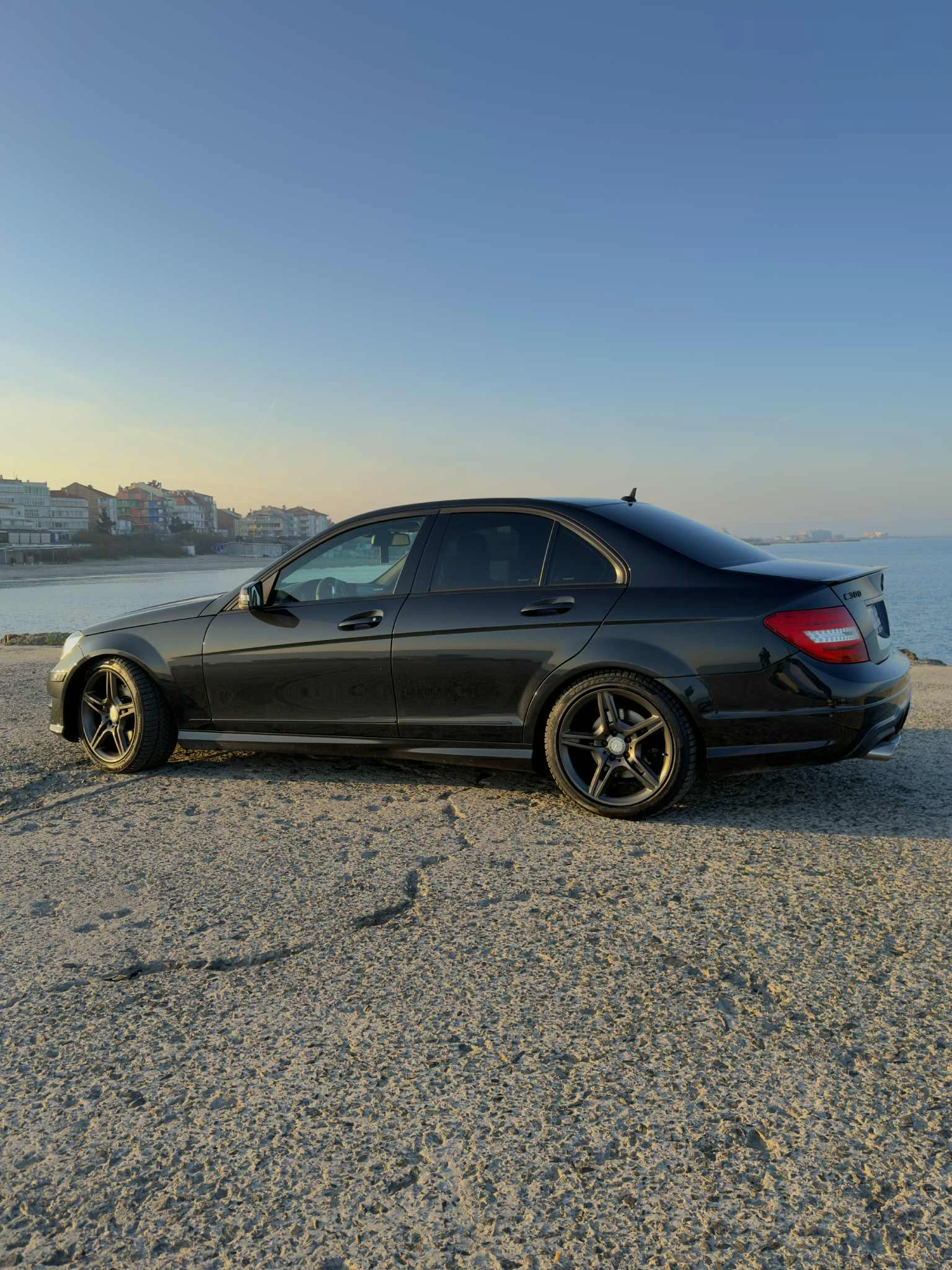 Mercedes-Benz C 300 AMG   РЕАЛНИ км   Harman Kardon   LED   Шибедах - изображение 2