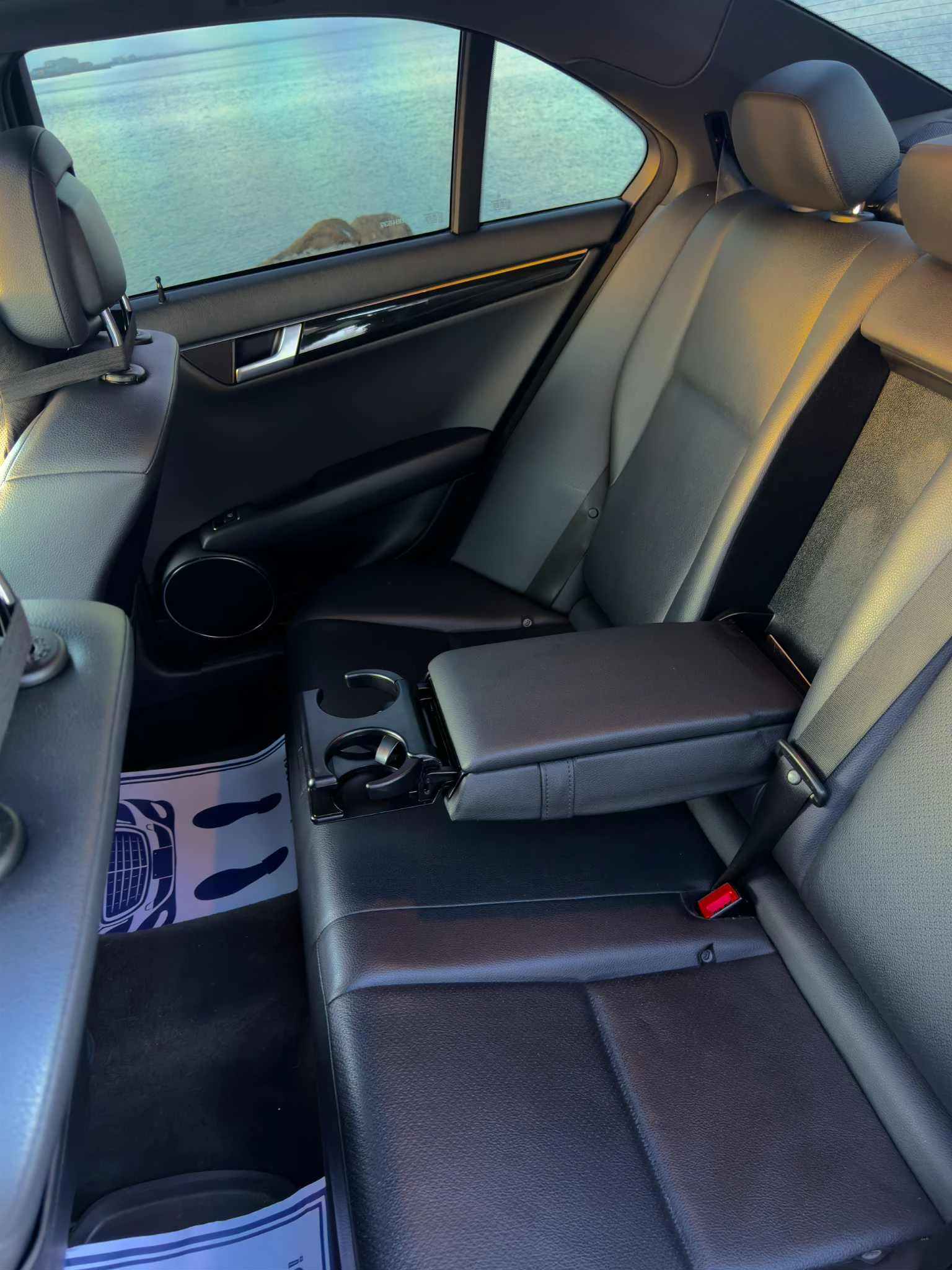 Mercedes-Benz C 300 AMG   ������ ��   Harman Kardon   LED   ������� | Mobile.bg � ����������� 15