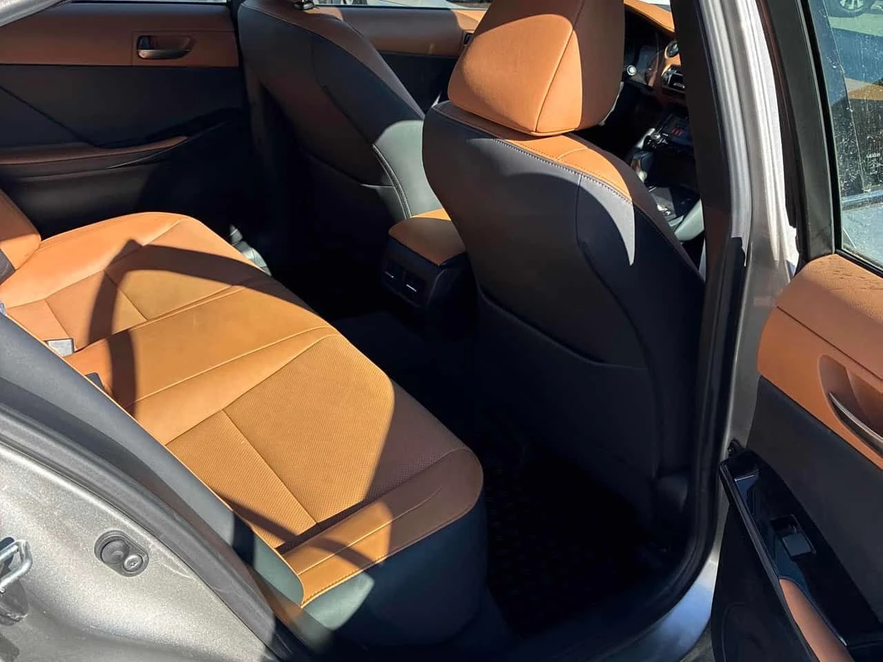 Lexus IS 300 * ПРЕДСТАВИТЕЛСТВО * КАМЕРА * ОБДУХВАНЕ * ПОДГРЕВИ, снимка 14 - Автомобили и джипове - 54141546