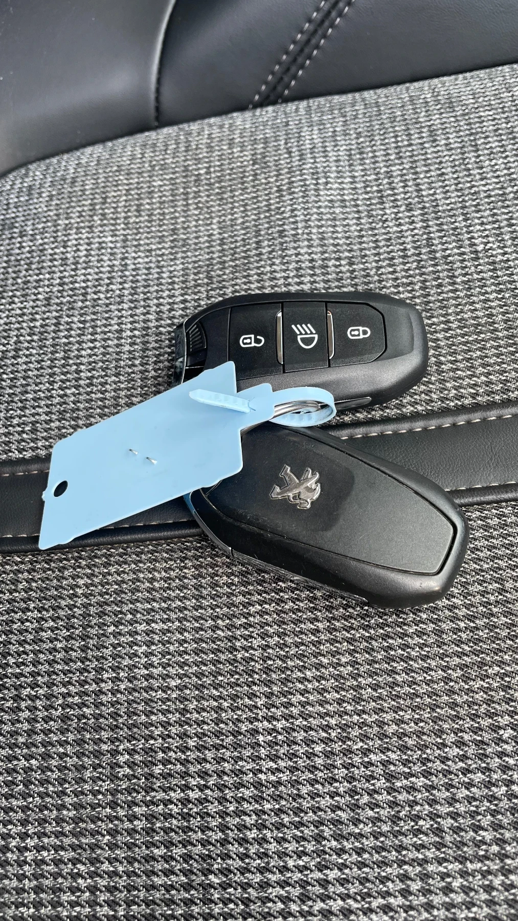 Peugeot 3008 1.6 HDI Allure, снимка 16 - Автомобили и джипове - 54246379