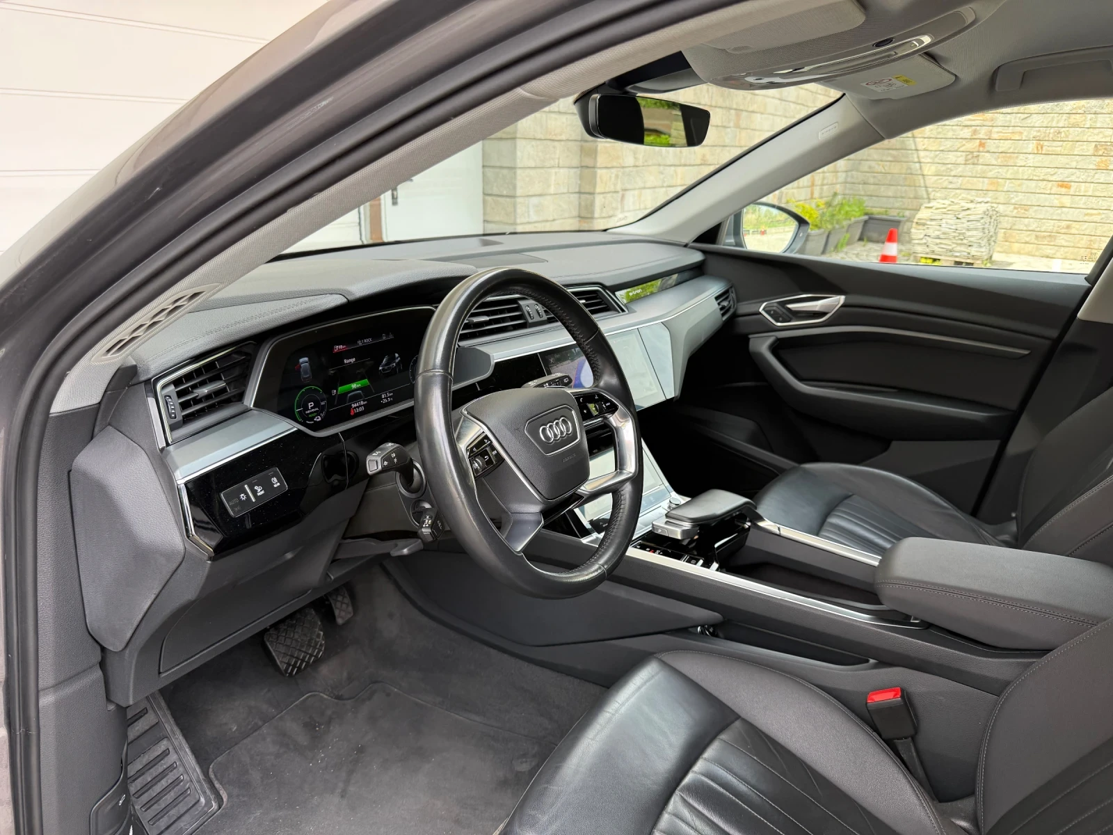 Audi E-Tron 50 Quattro , снимка 9 - Автомобили и джипове - 54363335