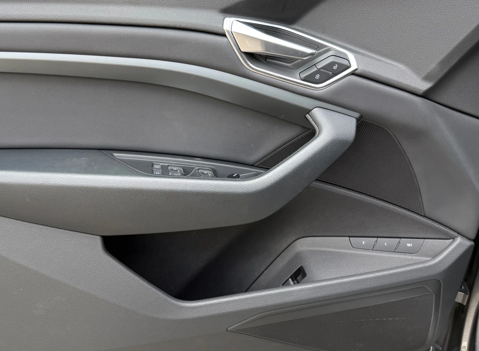 Audi E-Tron 50 Quattro , снимка 8 - Автомобили и джипове - 54363335