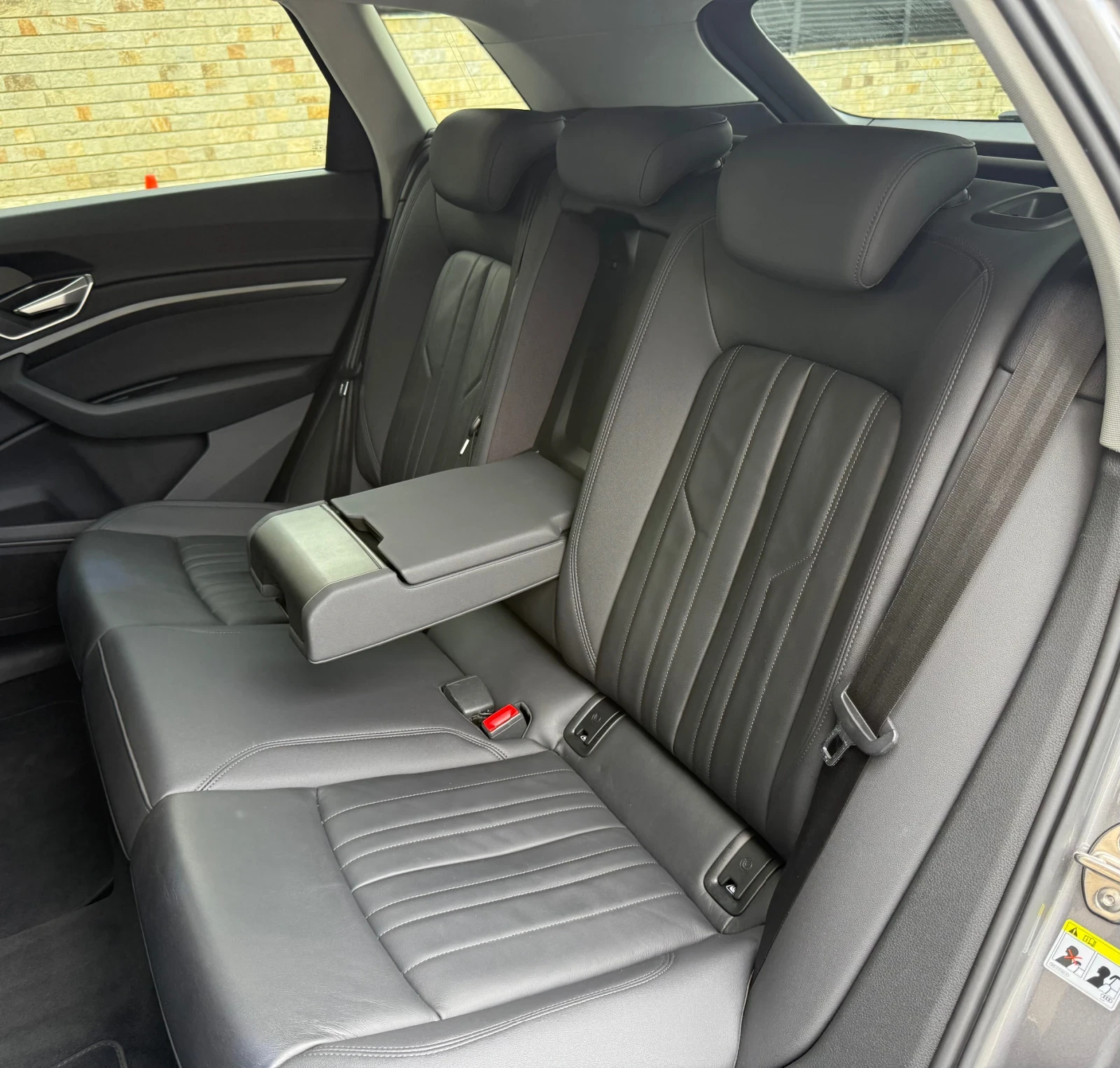 Audi E-Tron 50 Quattro , снимка 14 - Автомобили и джипове - 54363335