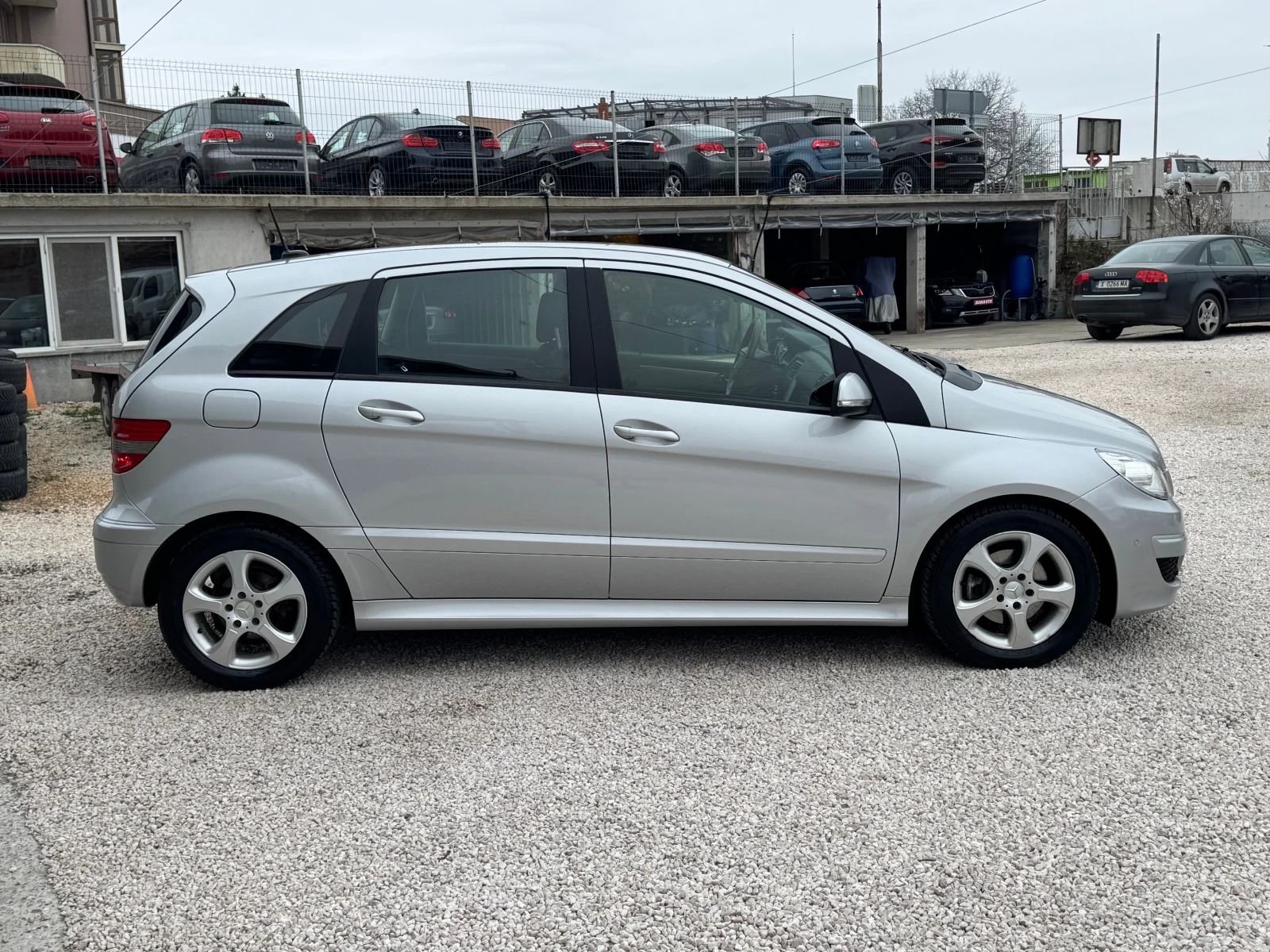 Mercedes-Benz B 180 АВТОМАТИК, снимка 3 - Автомобили и джипове - 54738566