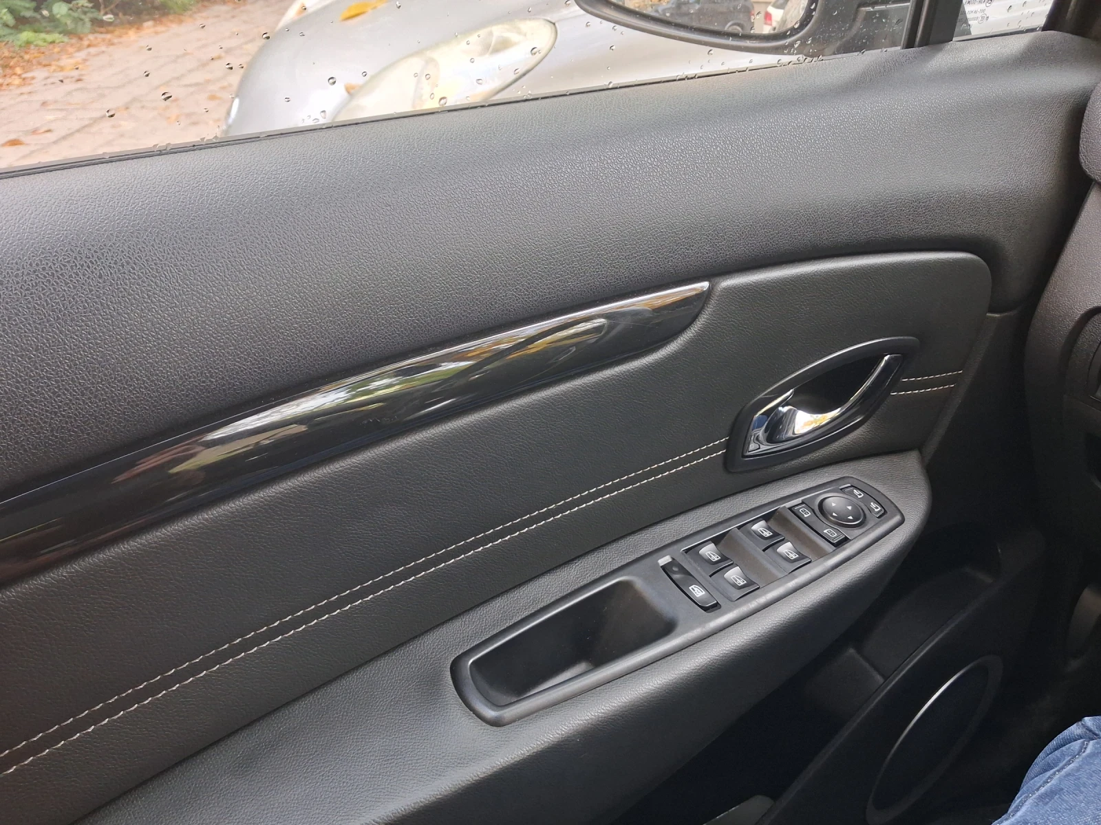 Renault Scenic 1.5 dci, снимка 7 - Автомобили и джипове - 56593499