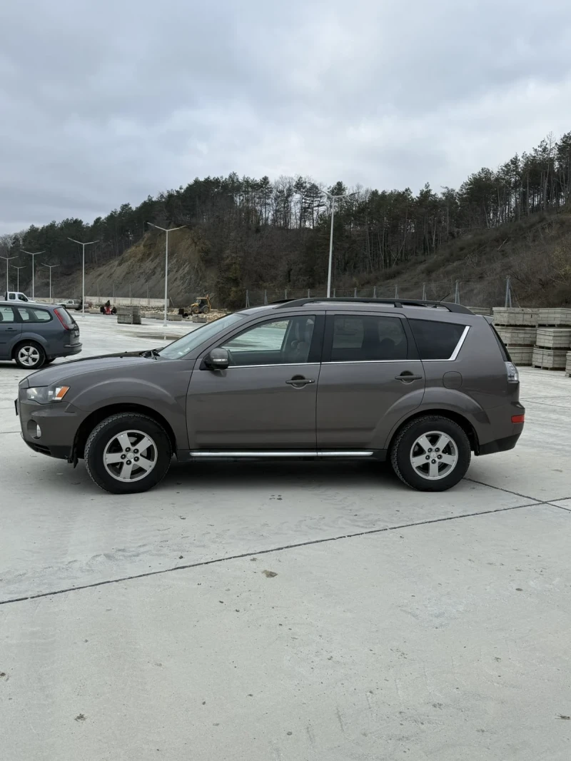 Mitsubishi Outlander, снимка 3 - Автомобили и джипове - 52743157