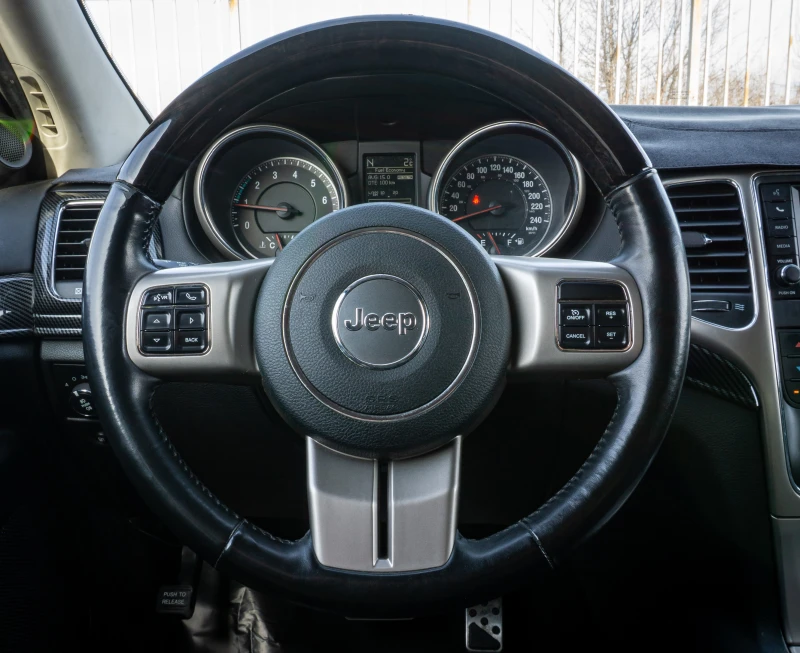 Jeep Grand cherokee OVERLAND-6 МЕСЕЦА ГАРАНЦИЯ-РЕАЛНИ КИЛОМЕТРИ-ТОП, снимка 9 - Автомобили и джипове - 52835942