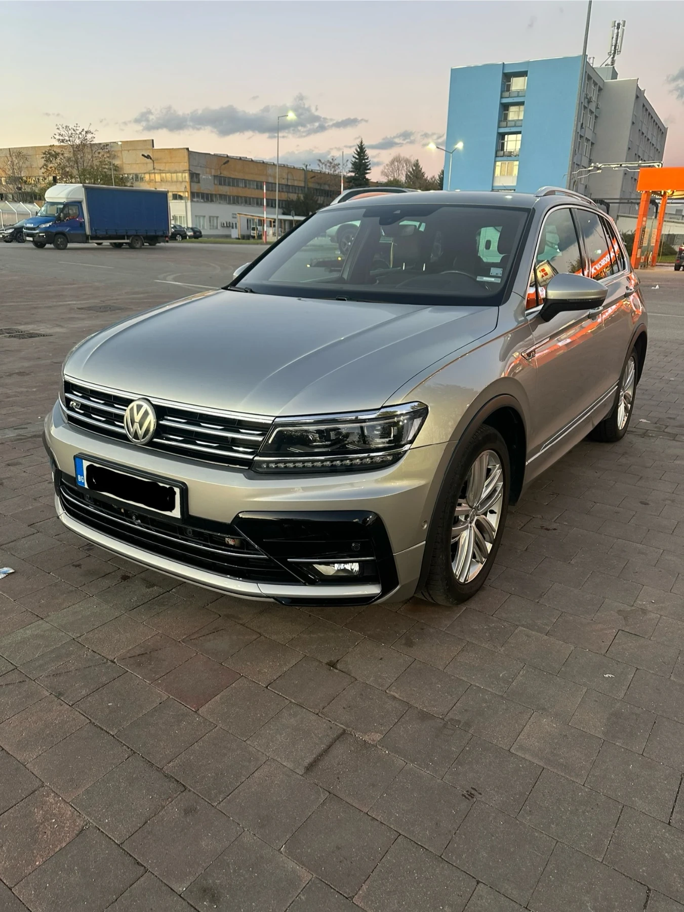 VW Tiguan 2.0 TDI R-Line 240k.c., снимка 1