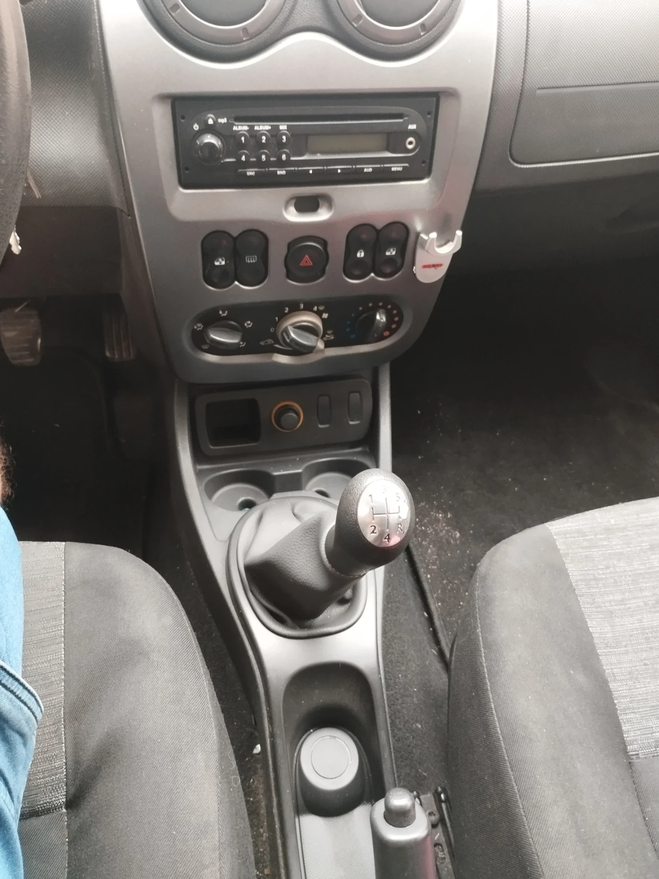 Dacia Duster 1.6i 16v 105hp benzin - изображение 7
