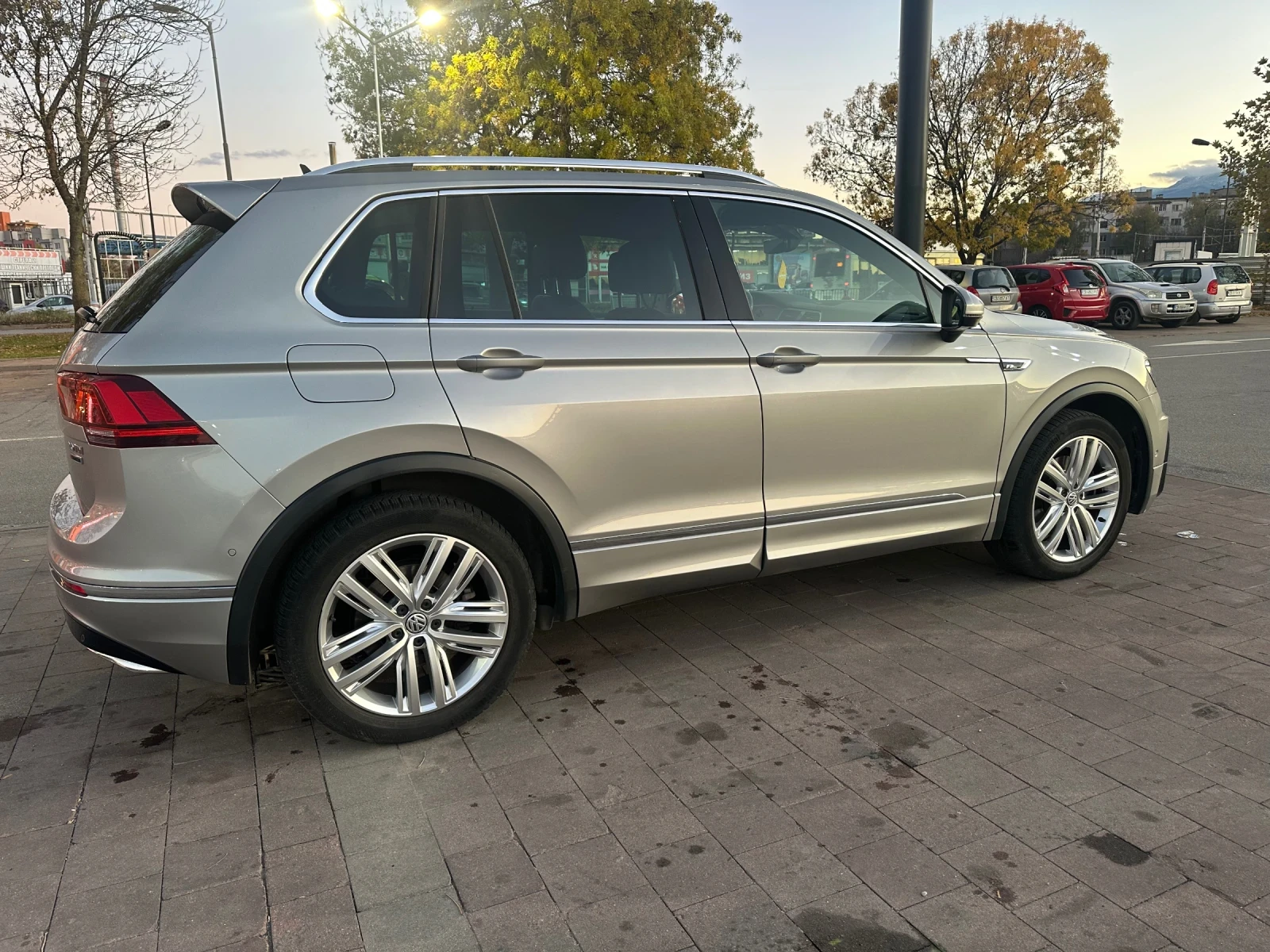 VW Tiguan 2.0 TDI R-Line 240k.c. - изображение 3