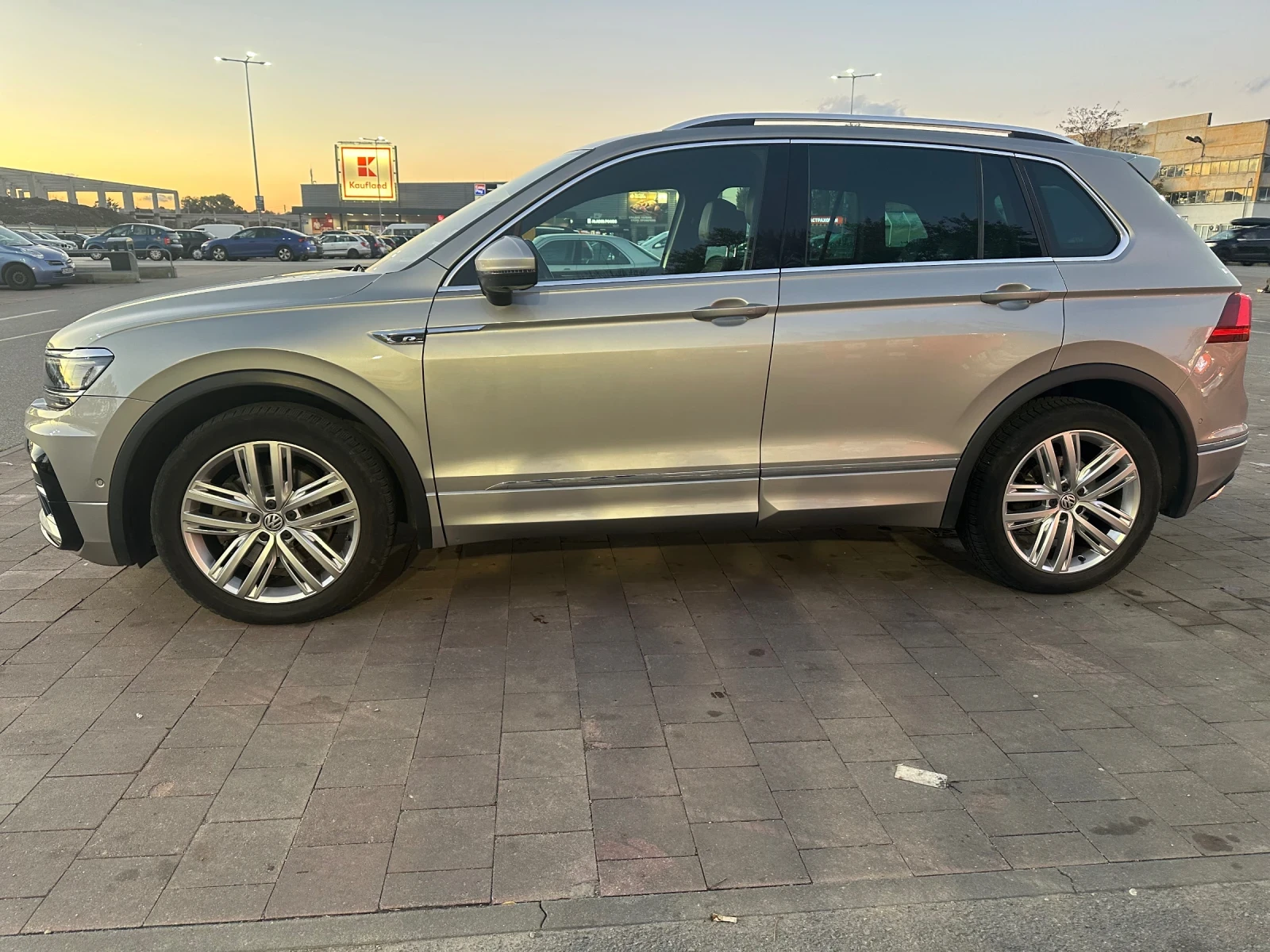 VW Tiguan 2.0 TDI R-Line 240k.c. - изображение 5