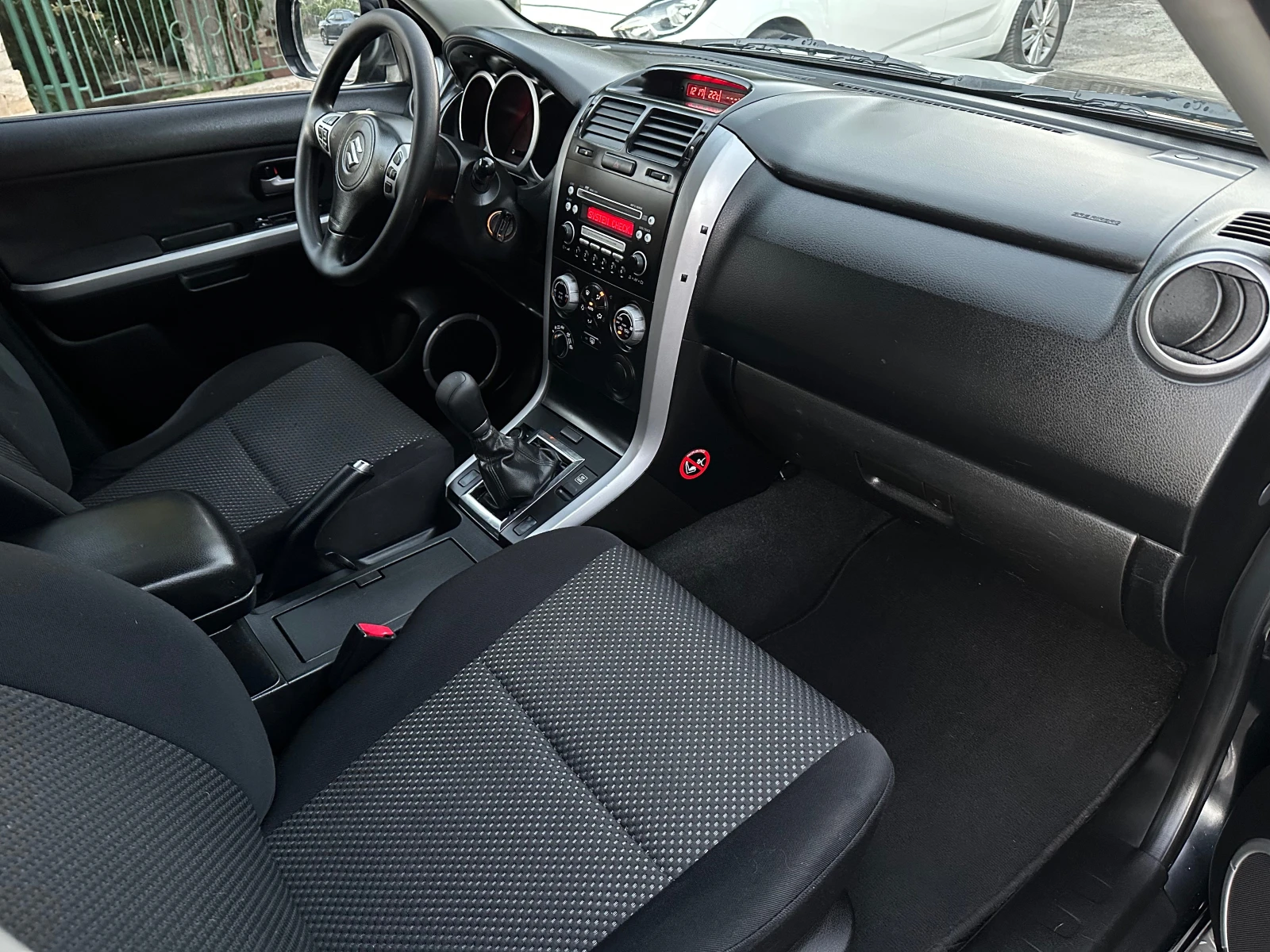 Suzuki Grand vitara 2.0i 140к.с., снимка 13 - Автомобили и джипове - 55437177