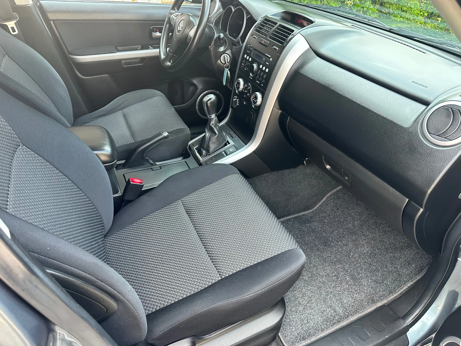 Suzuki Grand vitara 2.0i 140к.с., снимка 13 - Автомобили и джипове - 55437177