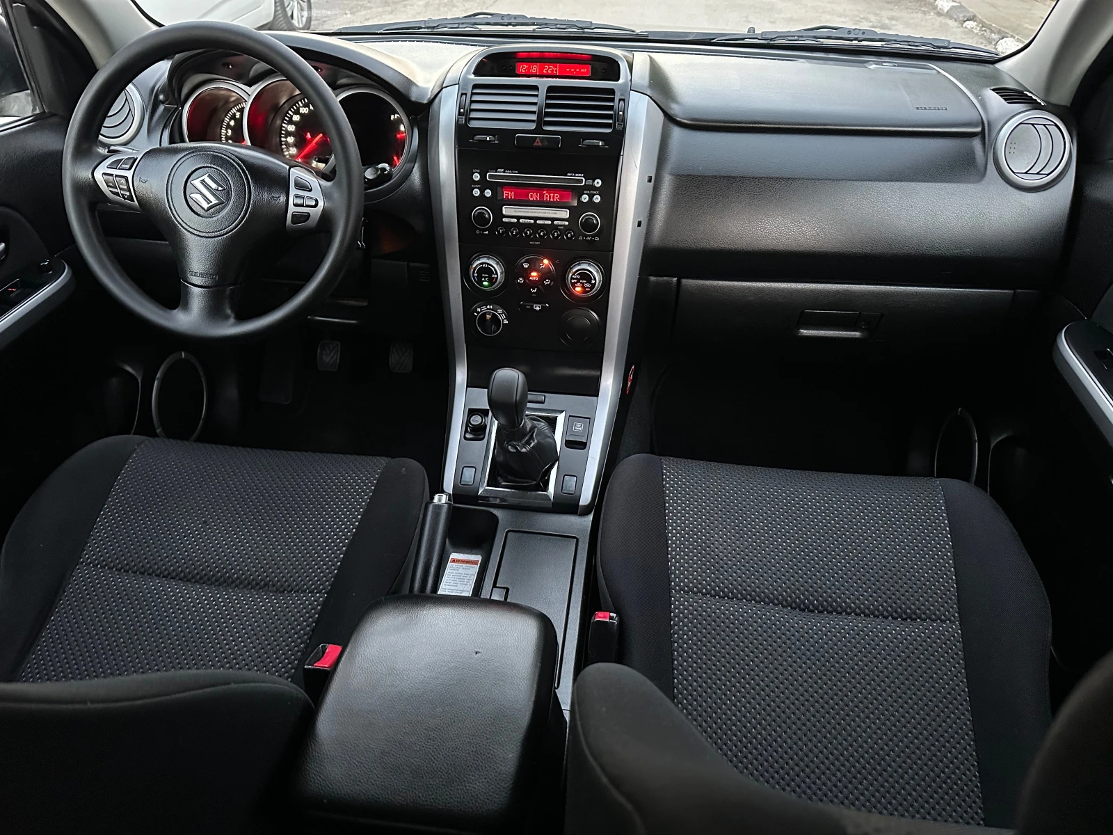 Suzuki Grand vitara 2.0i 140к.с., снимка 14 - Автомобили и джипове - 55437177