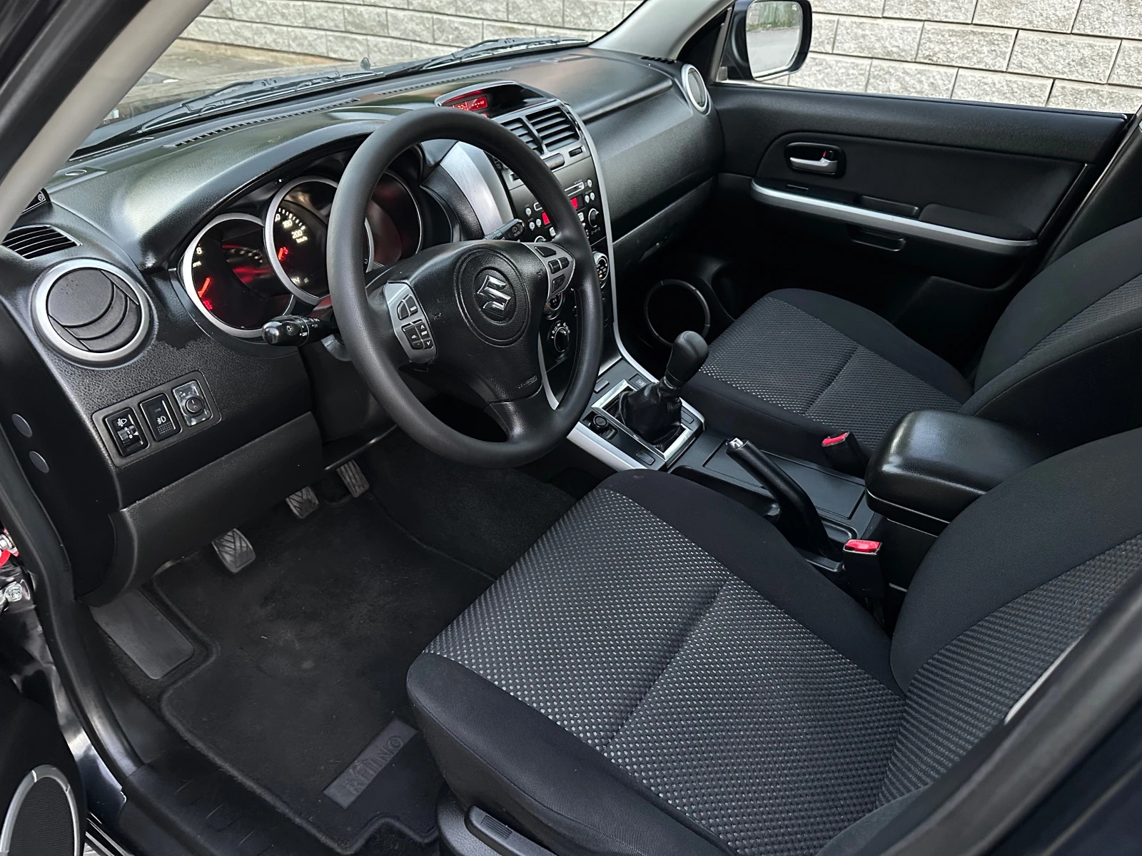 Suzuki Grand vitara 2.0i 140к.с., снимка 9 - Автомобили и джипове - 55437177
