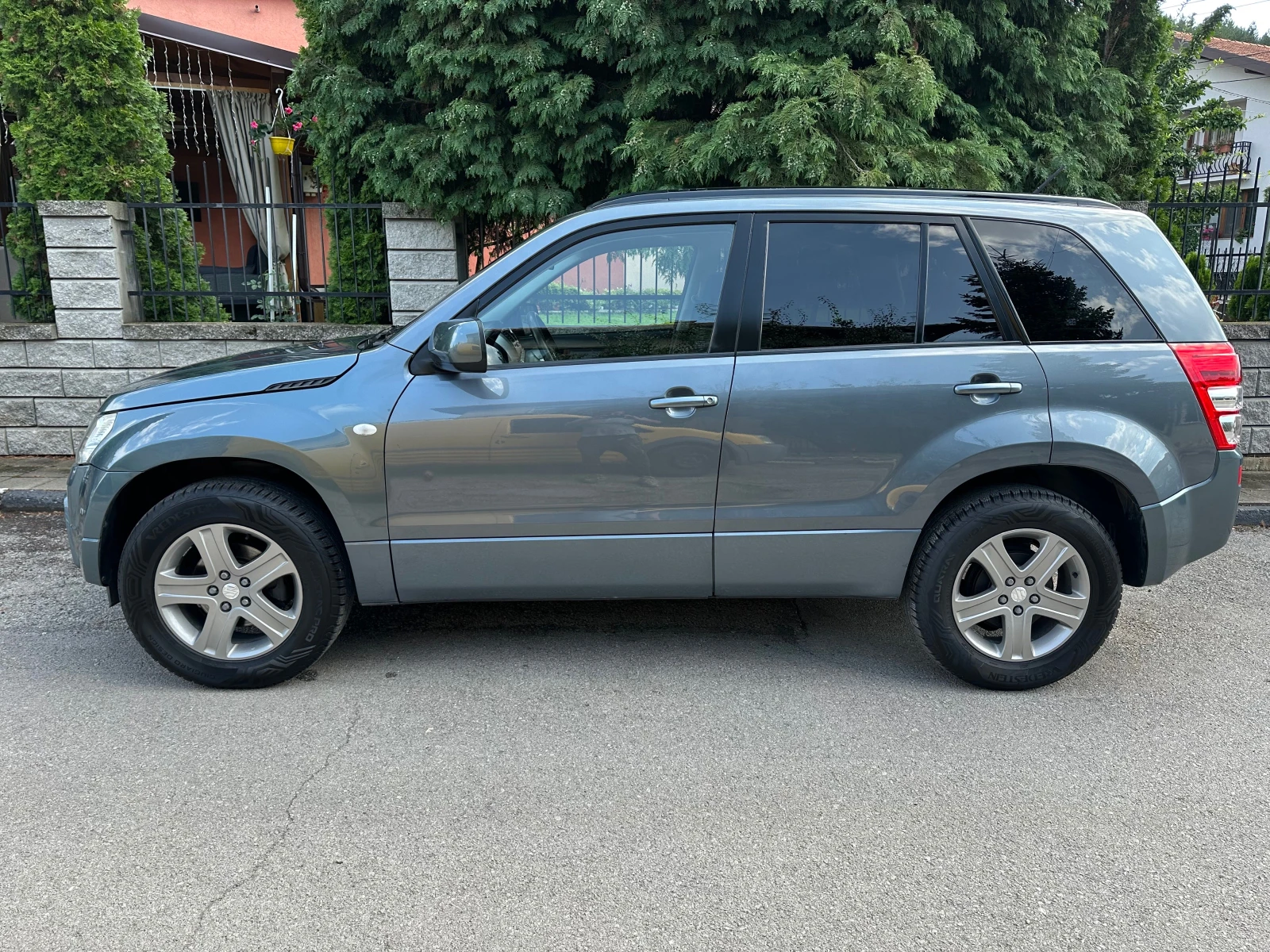 Suzuki Grand vitara 2.0i 140к.с., снимка 6 - Автомобили и джипове - 55437177