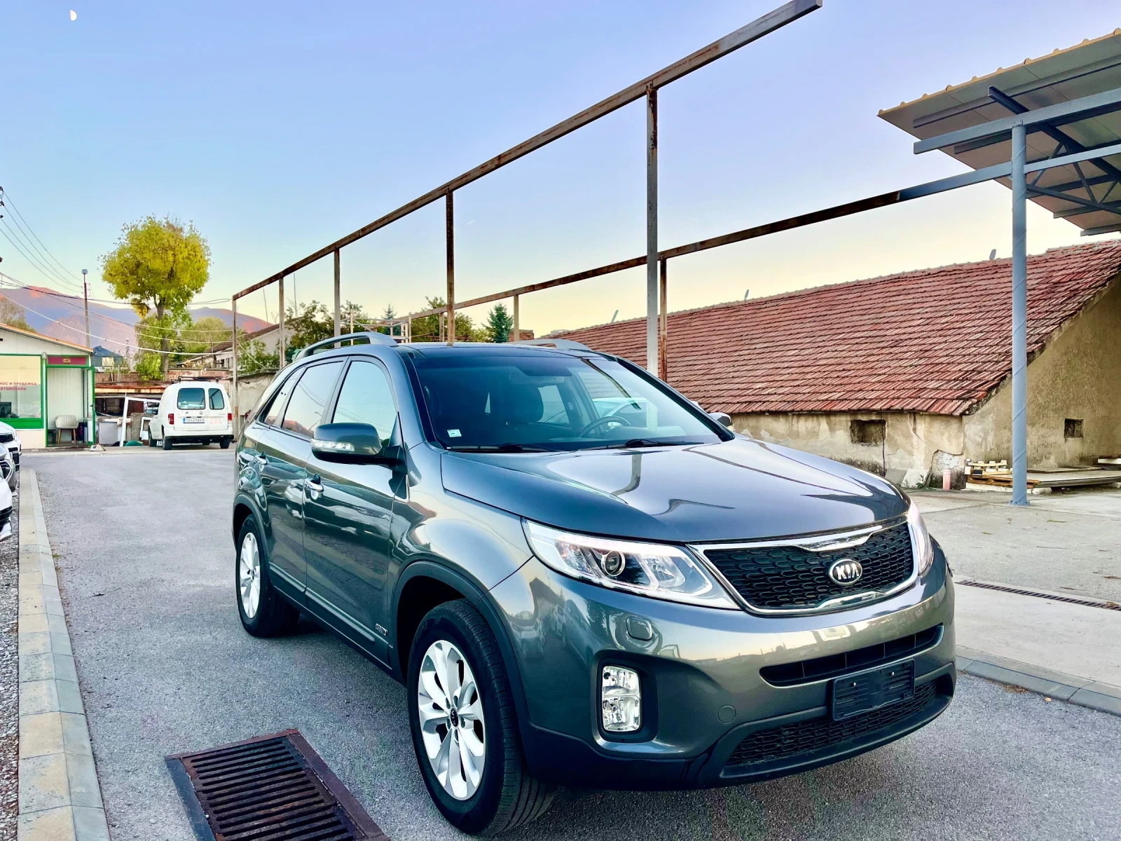 Kia Sorento 2.0 CRDI 4x4 - 7 места, снимка 3 - Автомобили и джипове - 56528305