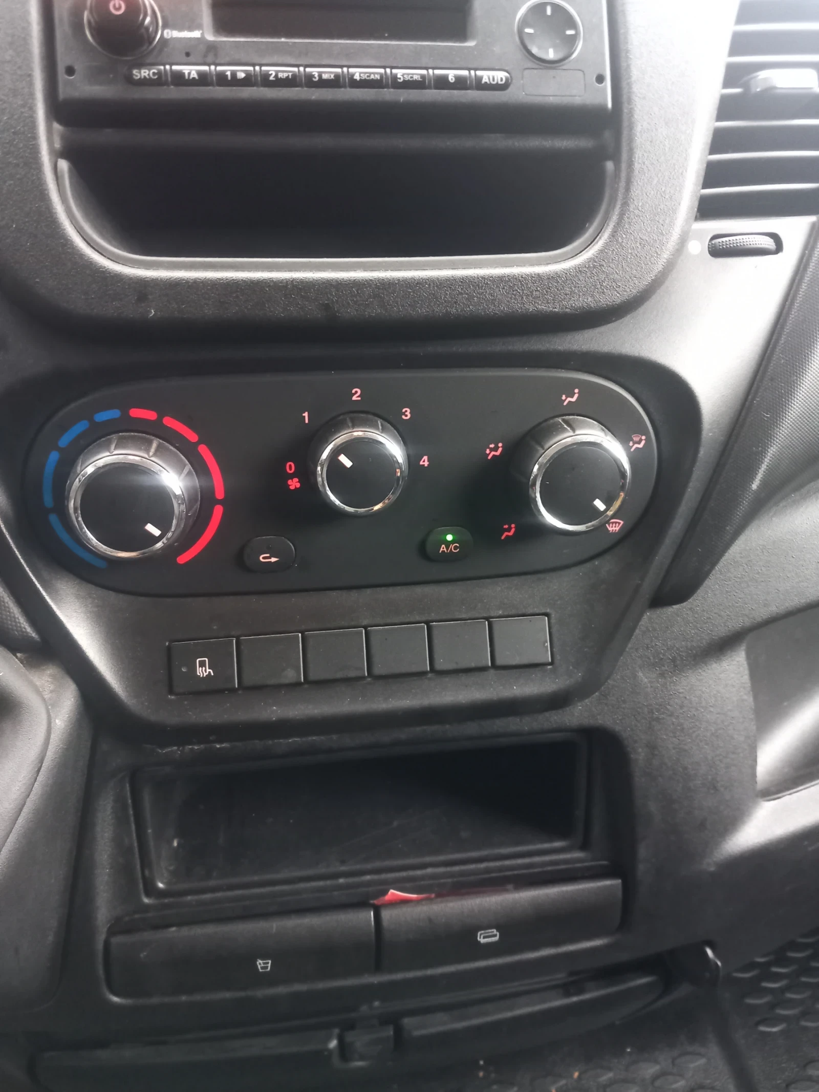 Iveco Daily 35s15, снимка 9 - Бусове и автобуси - 53953757