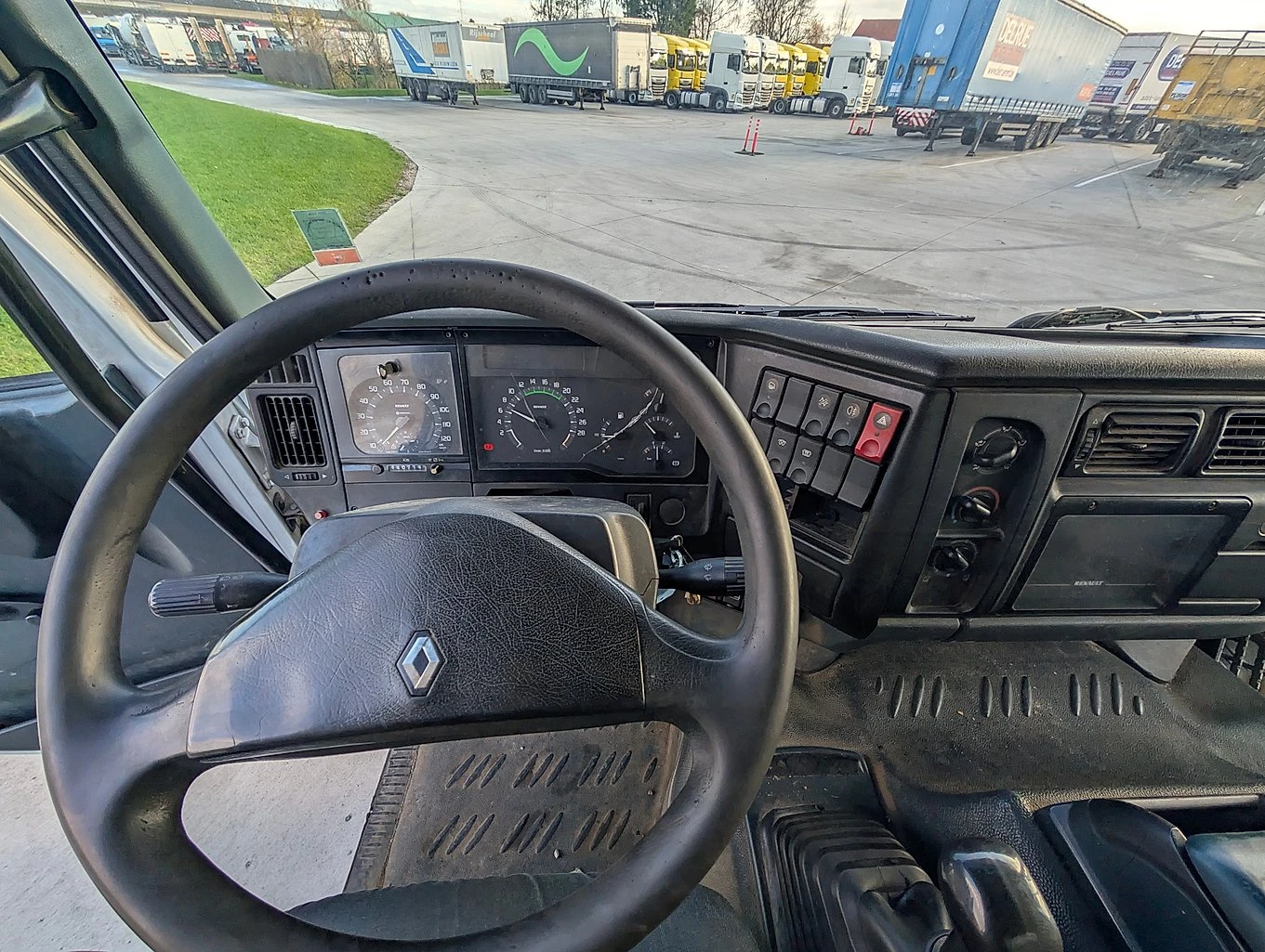 Renault Premium 300 - изображение 10