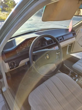 Mercedes-Benz 124 2.6, снимка 6