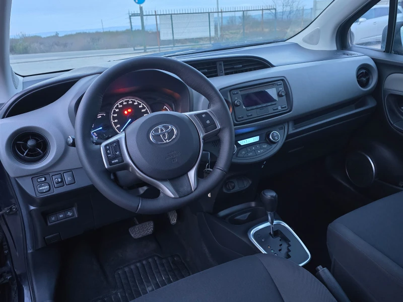 Toyota Yaris 1.5 Hybrid COOL , снимка 11 - Автомобили и джипове - 48420249