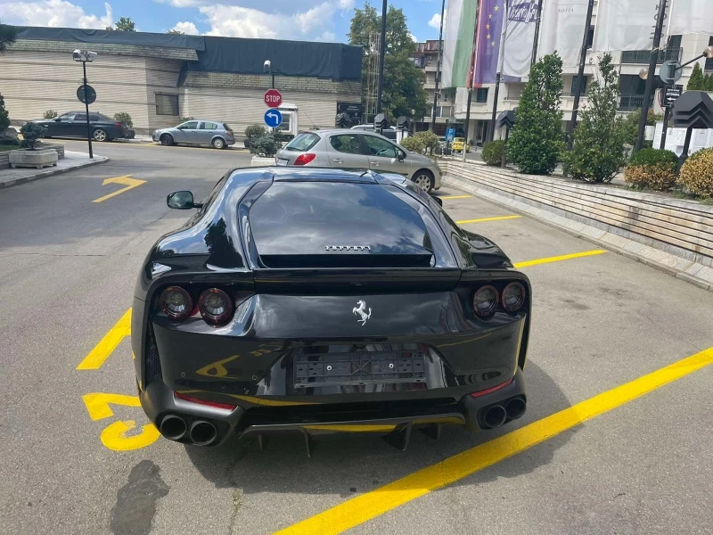 Ferrari 812 Superfast, снимка 3 - Автомобили и джипове - 50606304