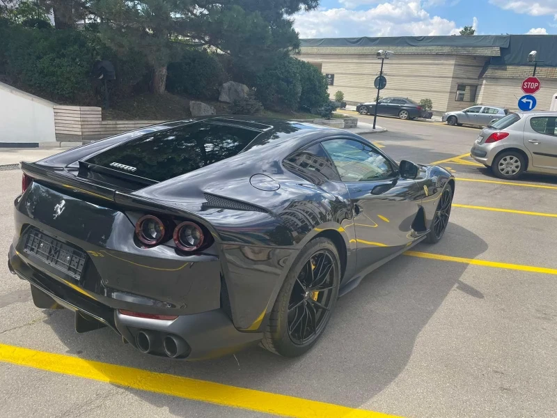 Ferrari 812 Superfast, снимка 5 - Автомобили и джипове - 50606304