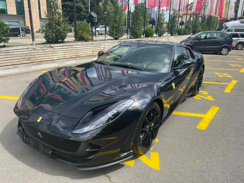 Ferrari 812 Superfast, снимка 2 - Автомобили и джипове - 50606304