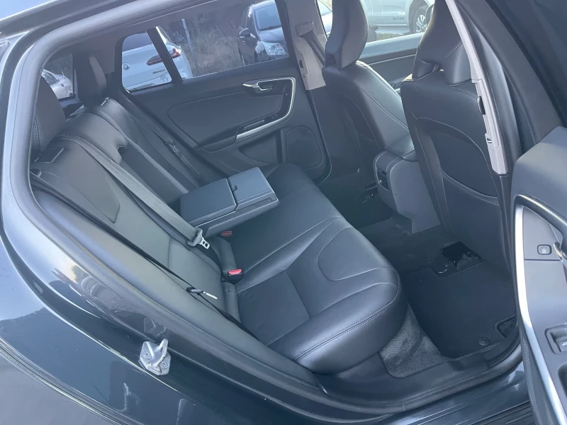 Volvo V60 D4, 2.0, 181Hp, Автоматик, Навигация, Кожа, Памет, снимка 12 - Автомобили и джипове - 51548844