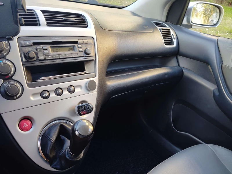 Honda Civic 1.6i v-tec, снимка 9 - Автомобили и джипове - 52403940