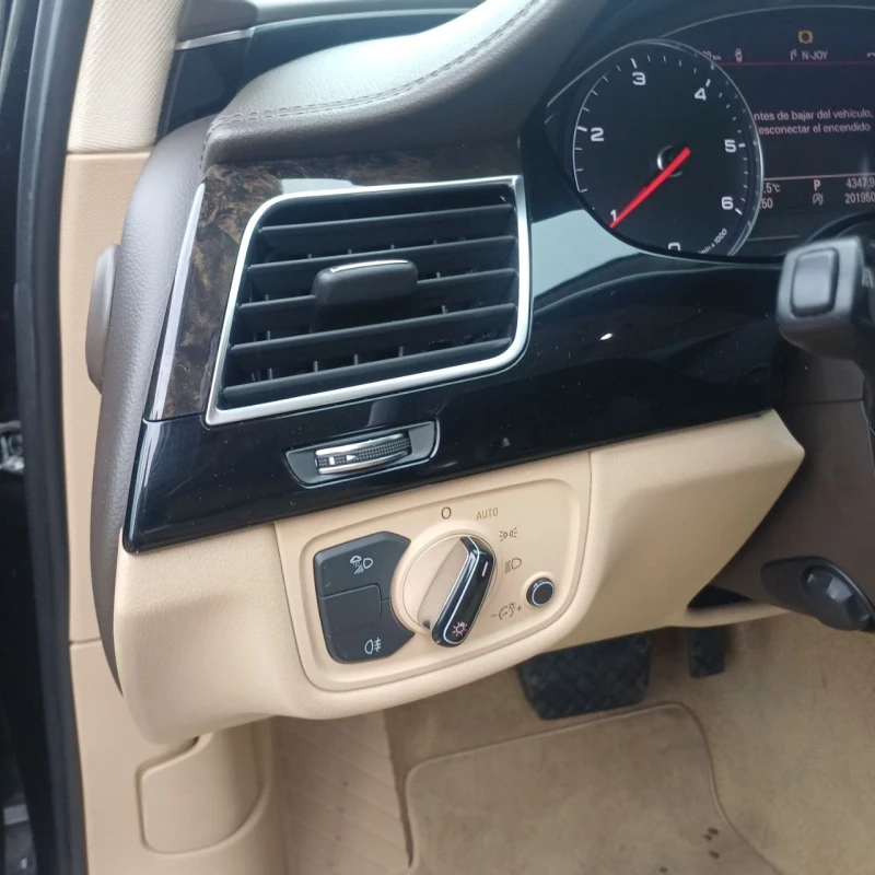 Audi A8, снимка 8 - Автомобили и джипове - 52797508