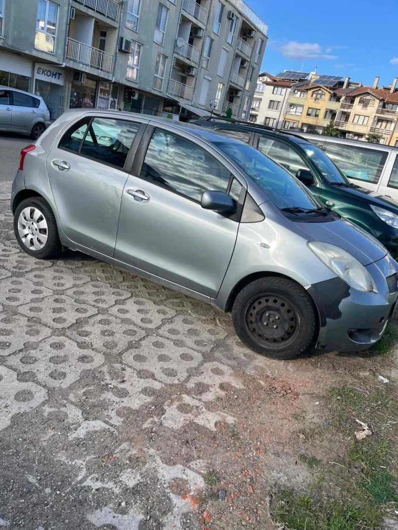 Toyota Yaris Седан, снимка 2 - Автомобили и джипове - 53061982