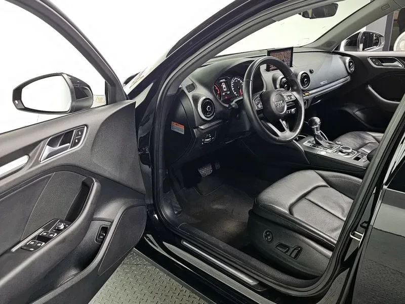 Audi A3 2.0 TFSI, снимка 11 - Автомобили и джипове - 54971507