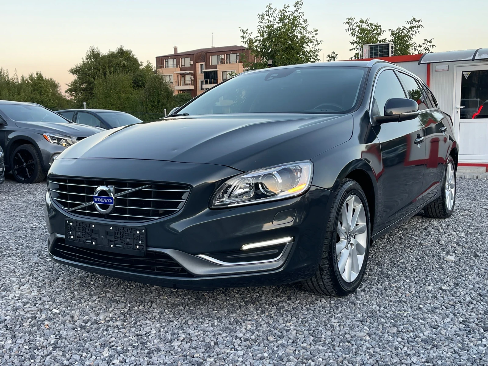 Volvo V60 D4, 2.0, 181Hp, Автоматик, Навигация, Кожа, Памет, снимка 1
