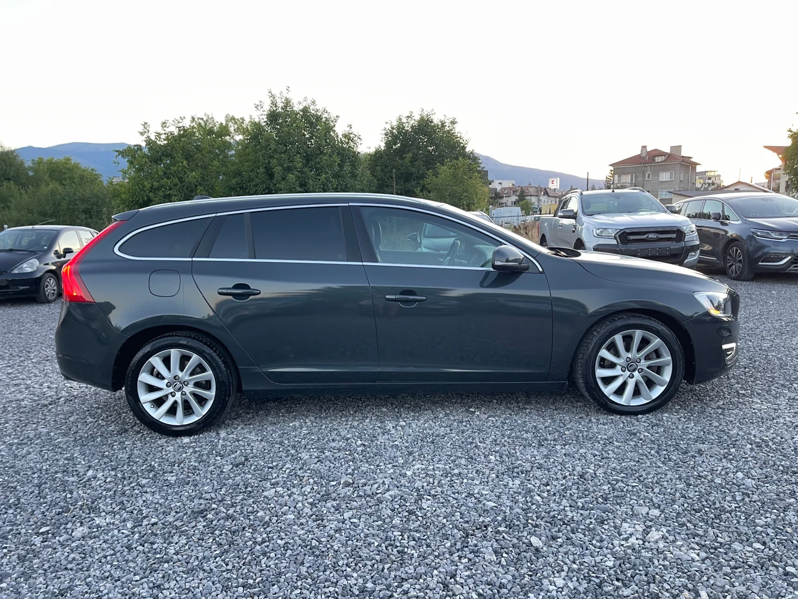 Volvo V60 D4, 2.0, 181Hp, Автоматик, Навигация, Кожа, Памет - изображение 4