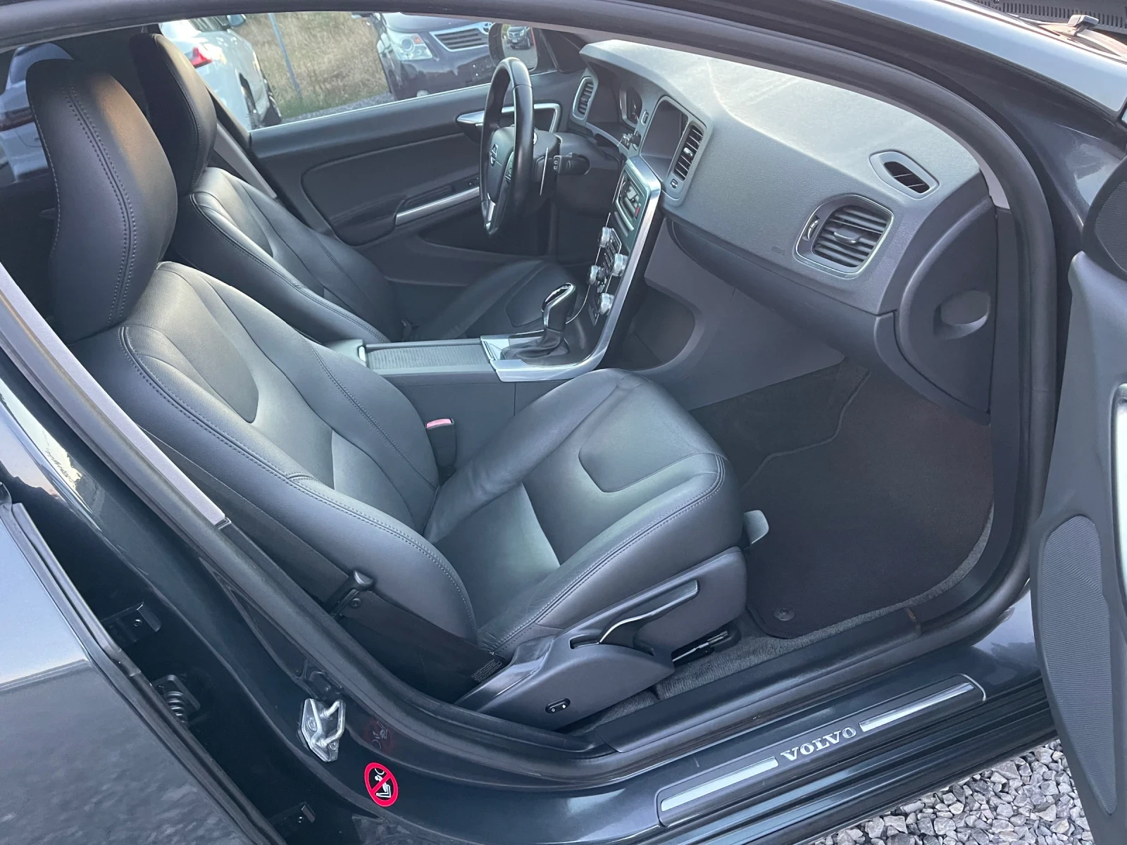 Volvo V60 D4, 2.0, 181Hp, Автоматик, Навигация, Кожа, Памет - изображение 10