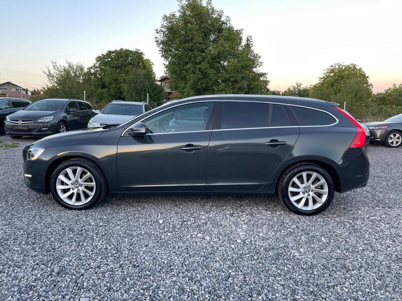 Volvo V60 D4, 2.0, 181Hp, Автоматик, Навигация, Кожа, Памет - изображение 5