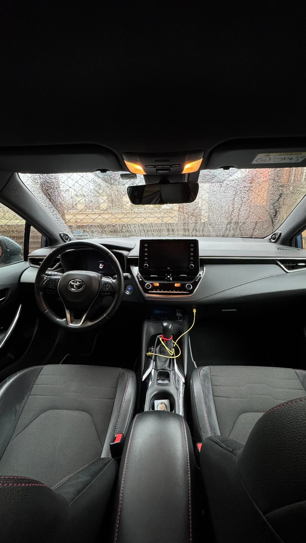 Toyota Corolla TS 2.0 Hybrid Luxury +  - изображение 9