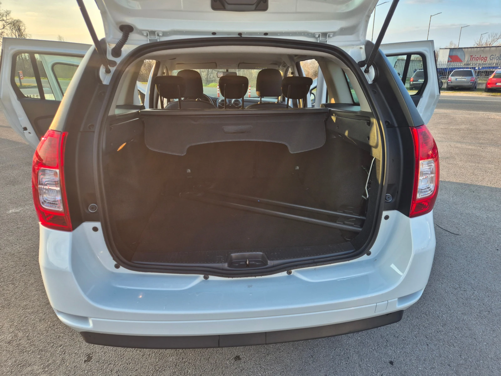 Dacia Logan  1.5 DCI, снимка 11 - Автомобили и джипове - 53977187