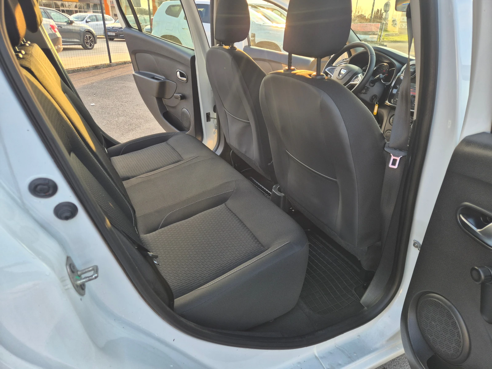 Dacia Logan  1.5 DCI, снимка 10 - Автомобили и джипове - 53977187