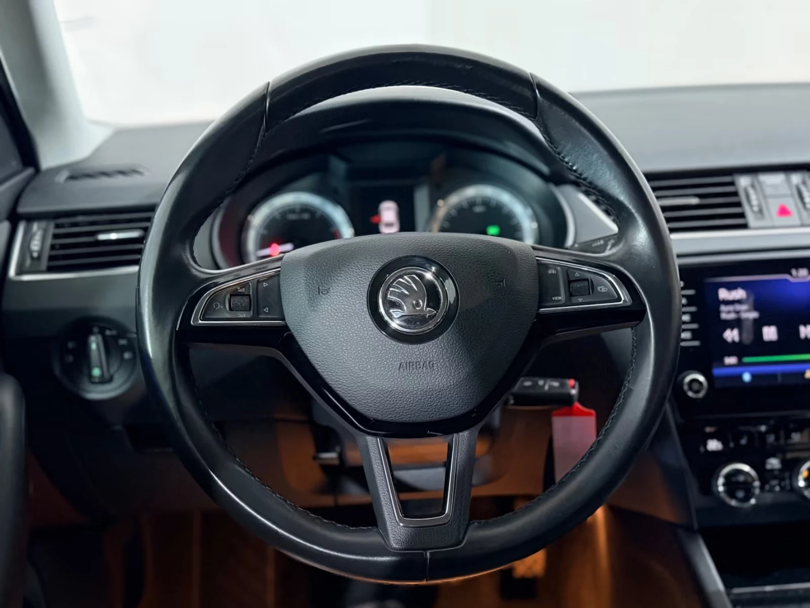 Skoda Octavia STYLE/116HP/LED/NAVI/CPLAY/ACC/AMBI/123q, снимка 7 - Автомобили и джипове - 54108640