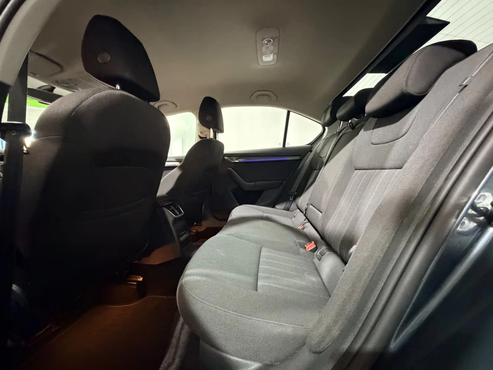 Skoda Octavia STYLE/116HP/LED/NAVI/CPLAY/ACC/AMBI/123q, снимка 10 - Автомобили и джипове - 54108640