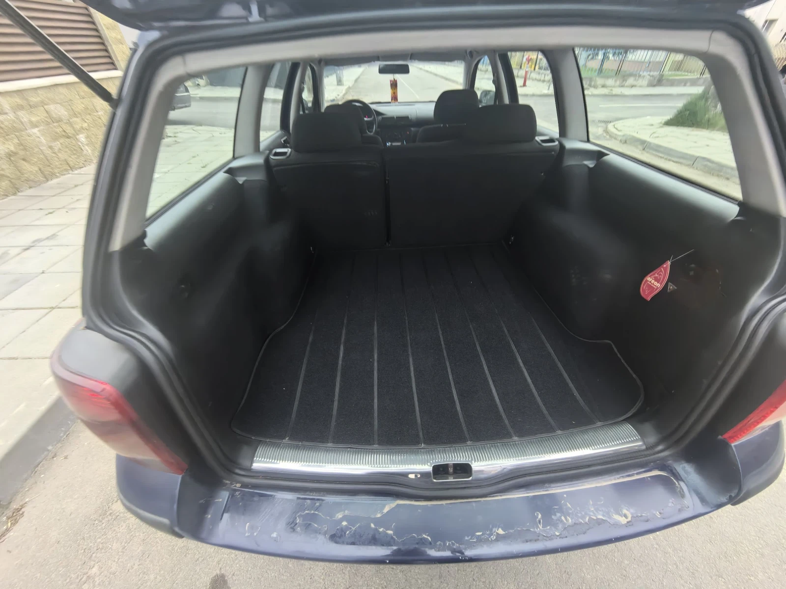 VW Passat 1.9 тди, снимка 6 - Автомобили и джипове - 54269535