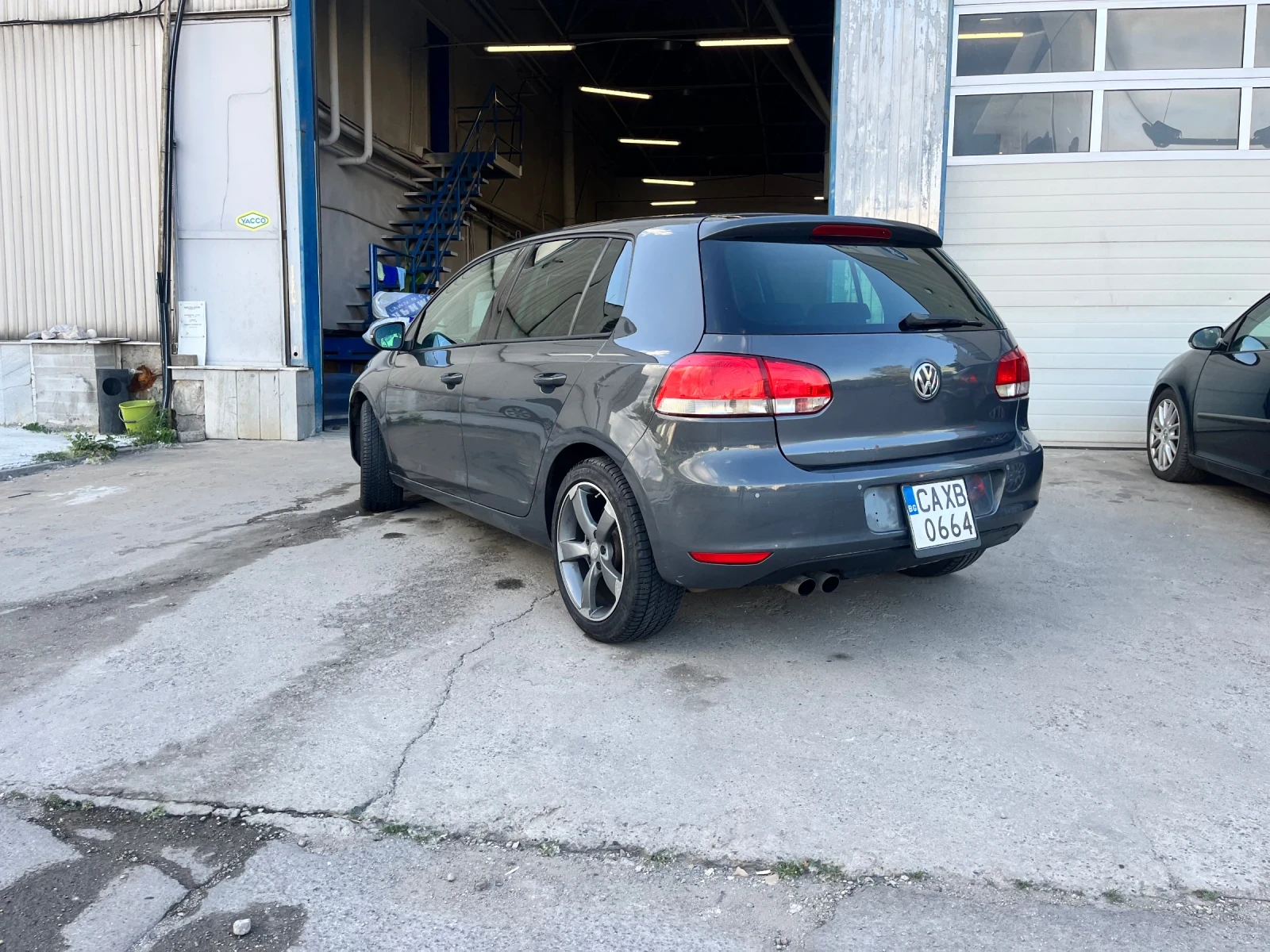 VW Golf 2.0 TDi, снимка 3 - Автомобили и джипове - 54825337