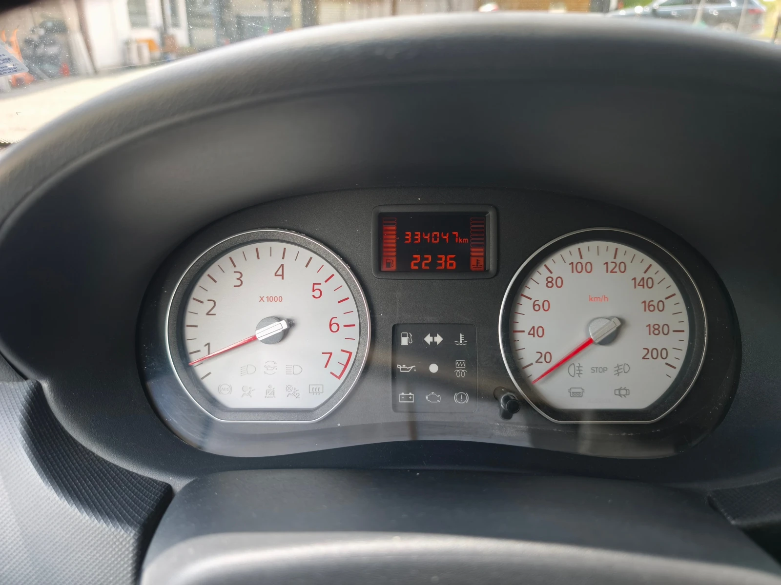 Dacia Logan 1.5dci, снимка 9 - Автомобили и джипове - 54938226