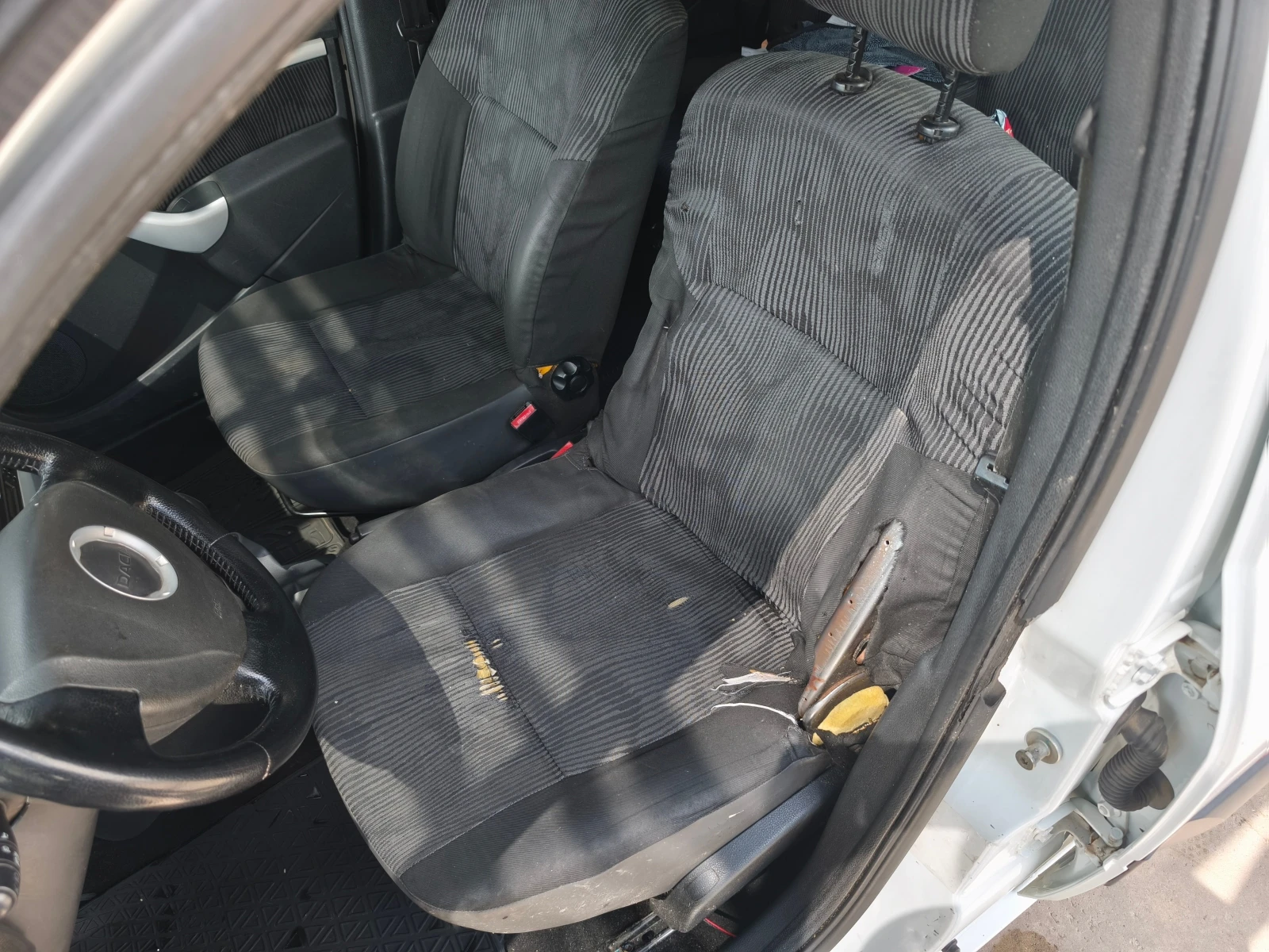 Dacia Logan 1.5dci, снимка 6 - Автомобили и джипове - 54938226