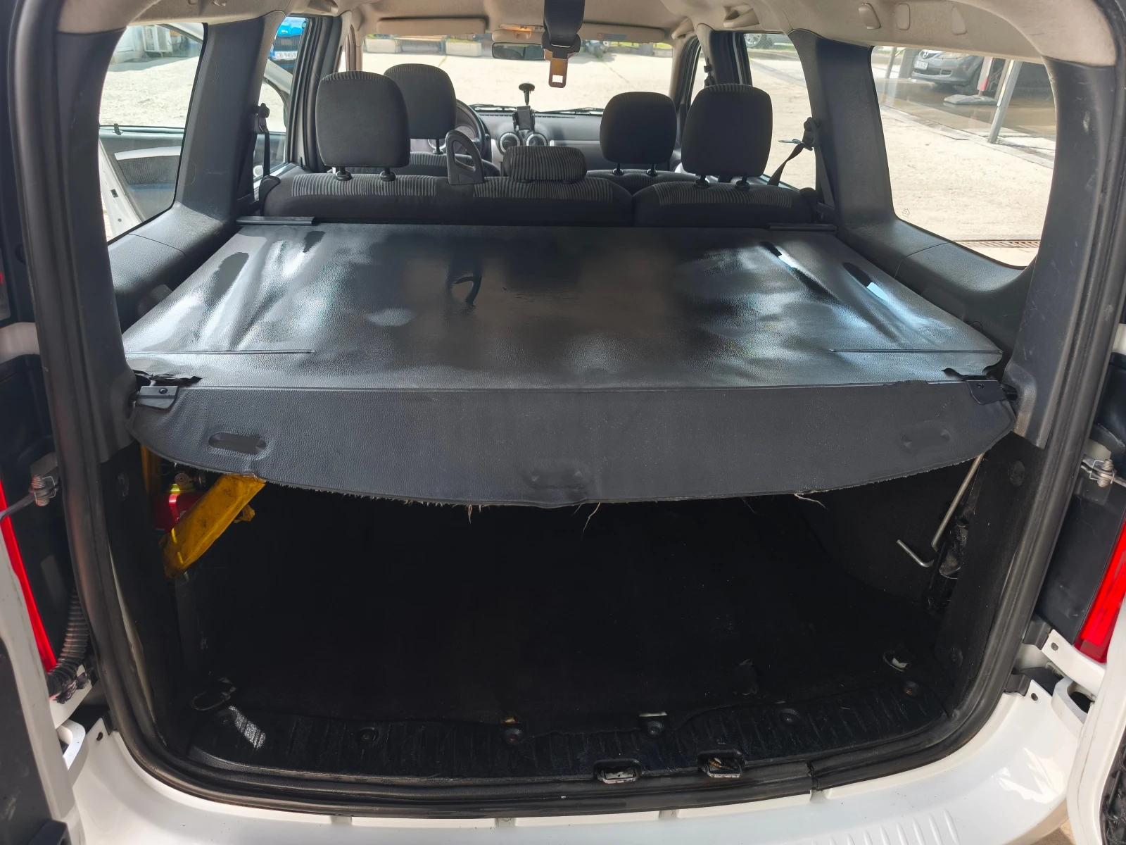 Dacia Logan 1.5dci, снимка 8 - Автомобили и джипове - 54938226