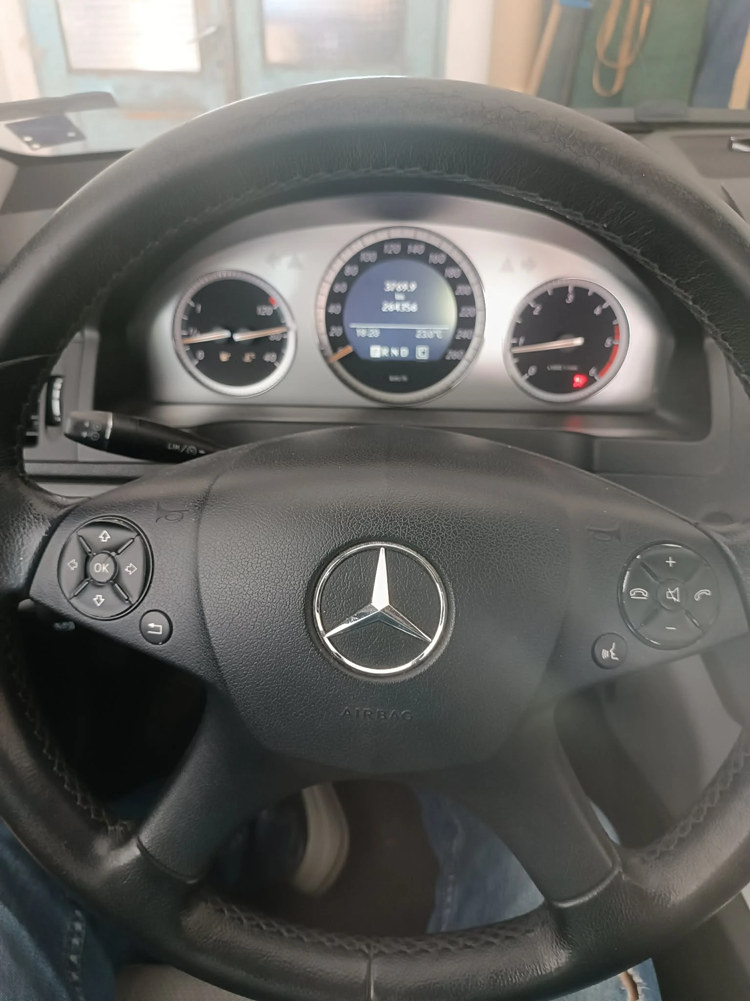 Mercedes-Benz C 220, снимка 10 - Автомобили и джипове - 54974318
